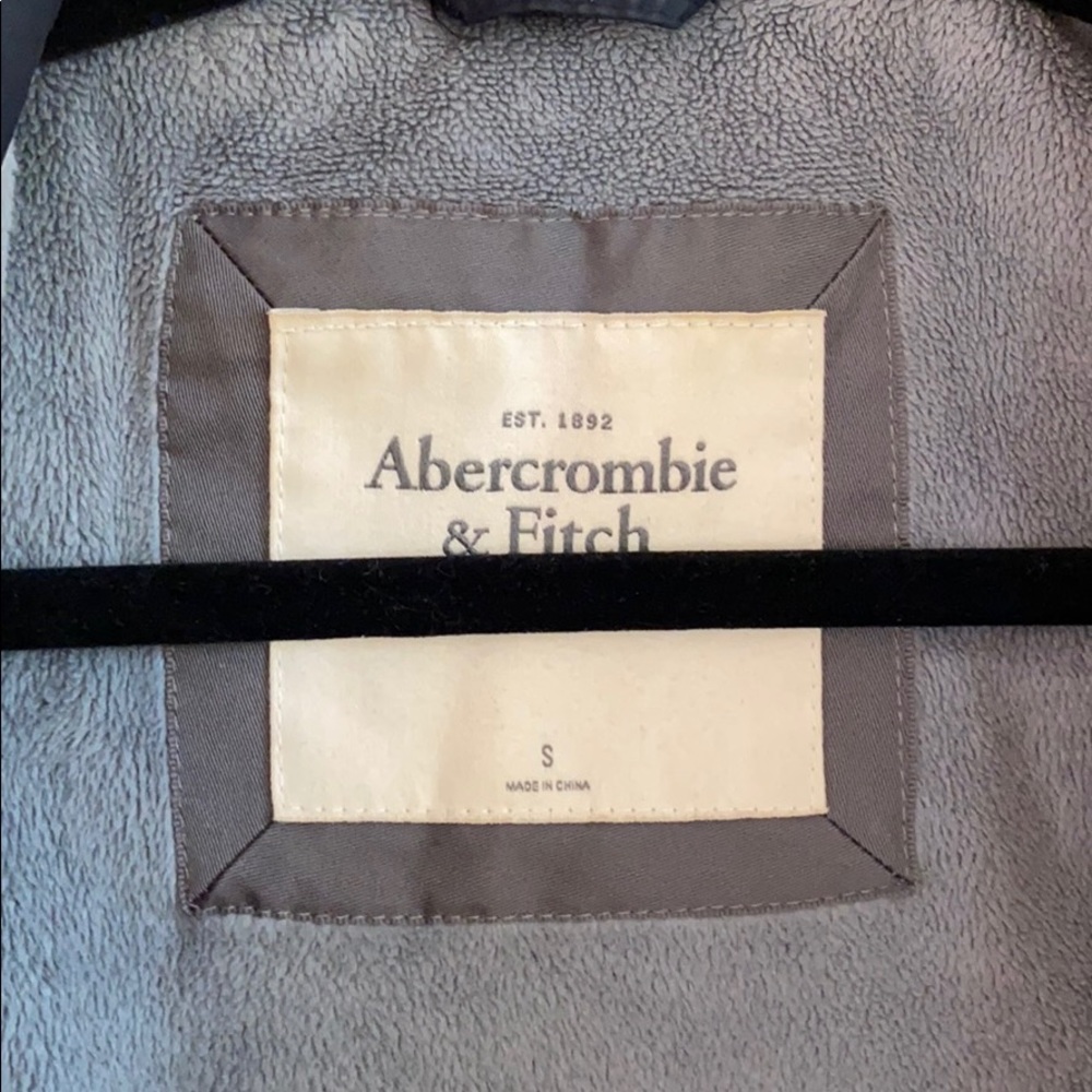A&F Puffer Vest - Picture 2 of 4